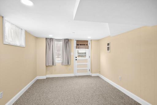 821 N 19th Avenue E, Duluth, MN 55812
