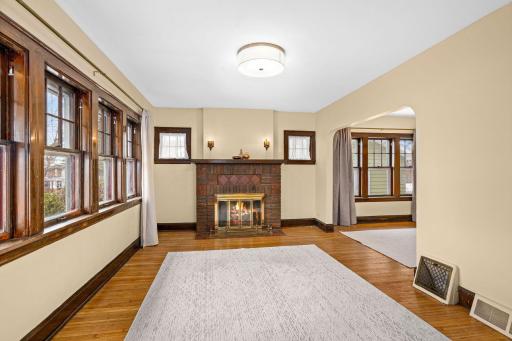 821 N 19th Avenue E, Duluth, MN 55812
