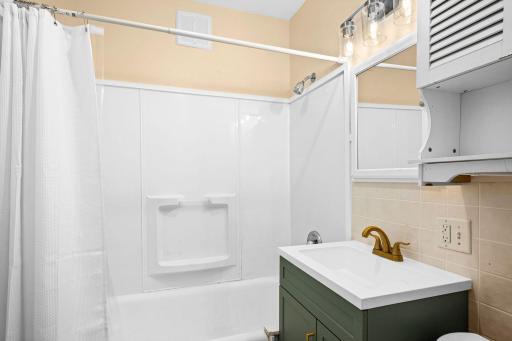 821 N 19th Avenue E, Duluth, MN 55812