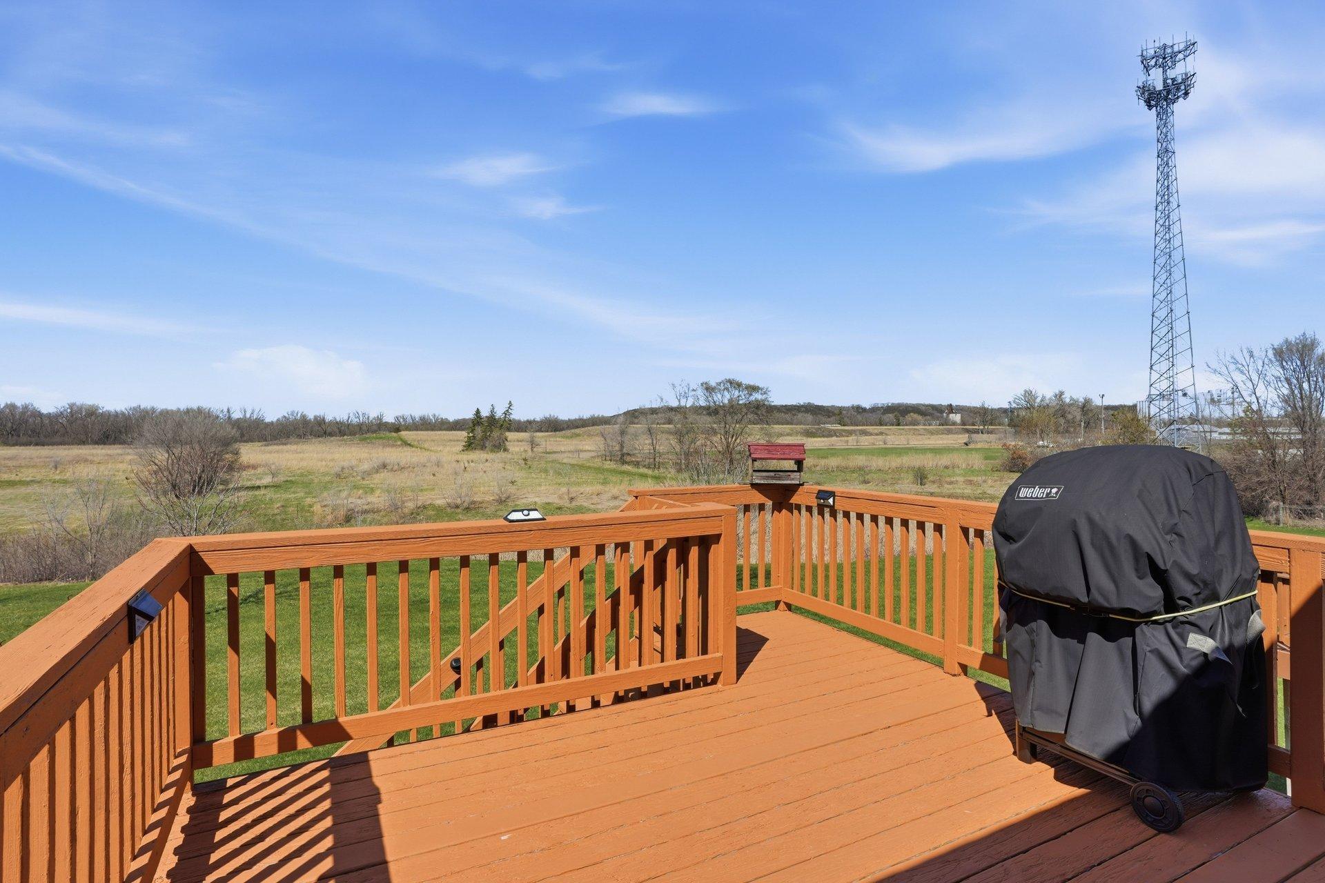 Host your summer parties on the deck overlooking Gemini Nature Reserve