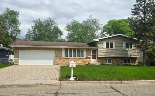 610 Kneale Avenue S, Thief River Falls, MN 56701