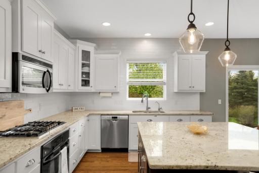 A space that feels as good as it looksâperfect for hosting or family dinners.