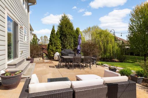 Just what you need when the gathering moves outsideâperfect for easy entertaining and making memories.