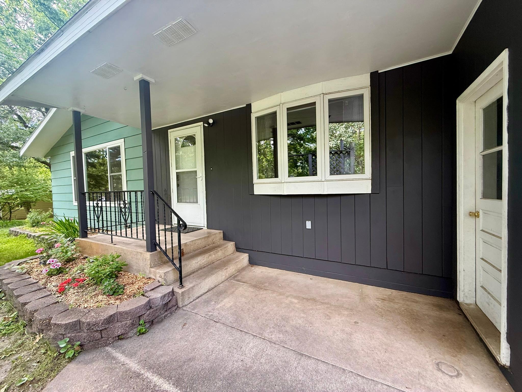 Porch/entry