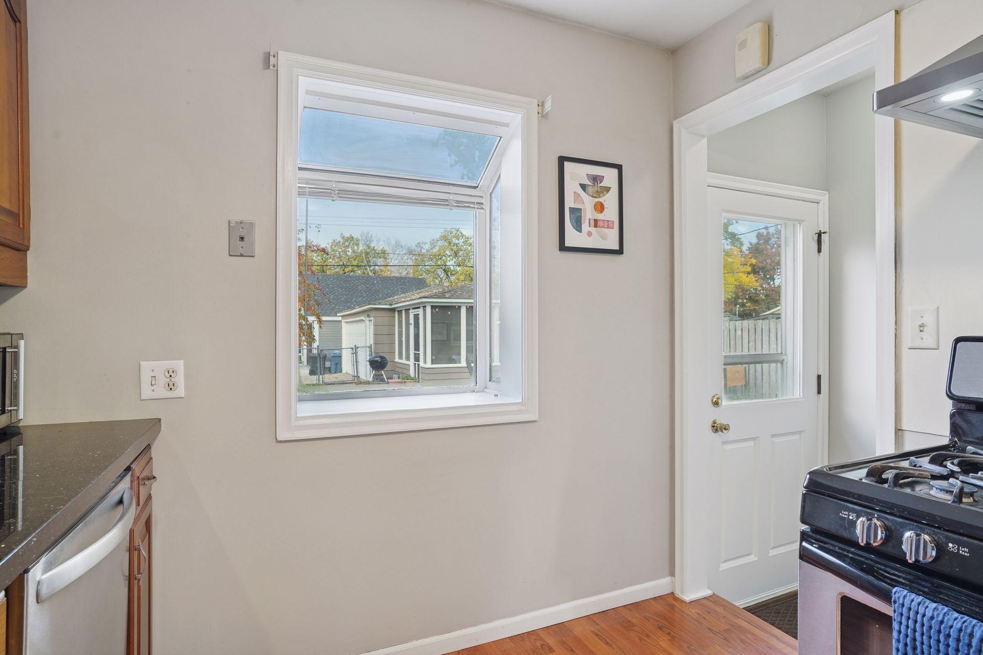 5716 Knox Avenue South - Spacecrafting - 0019.jpg