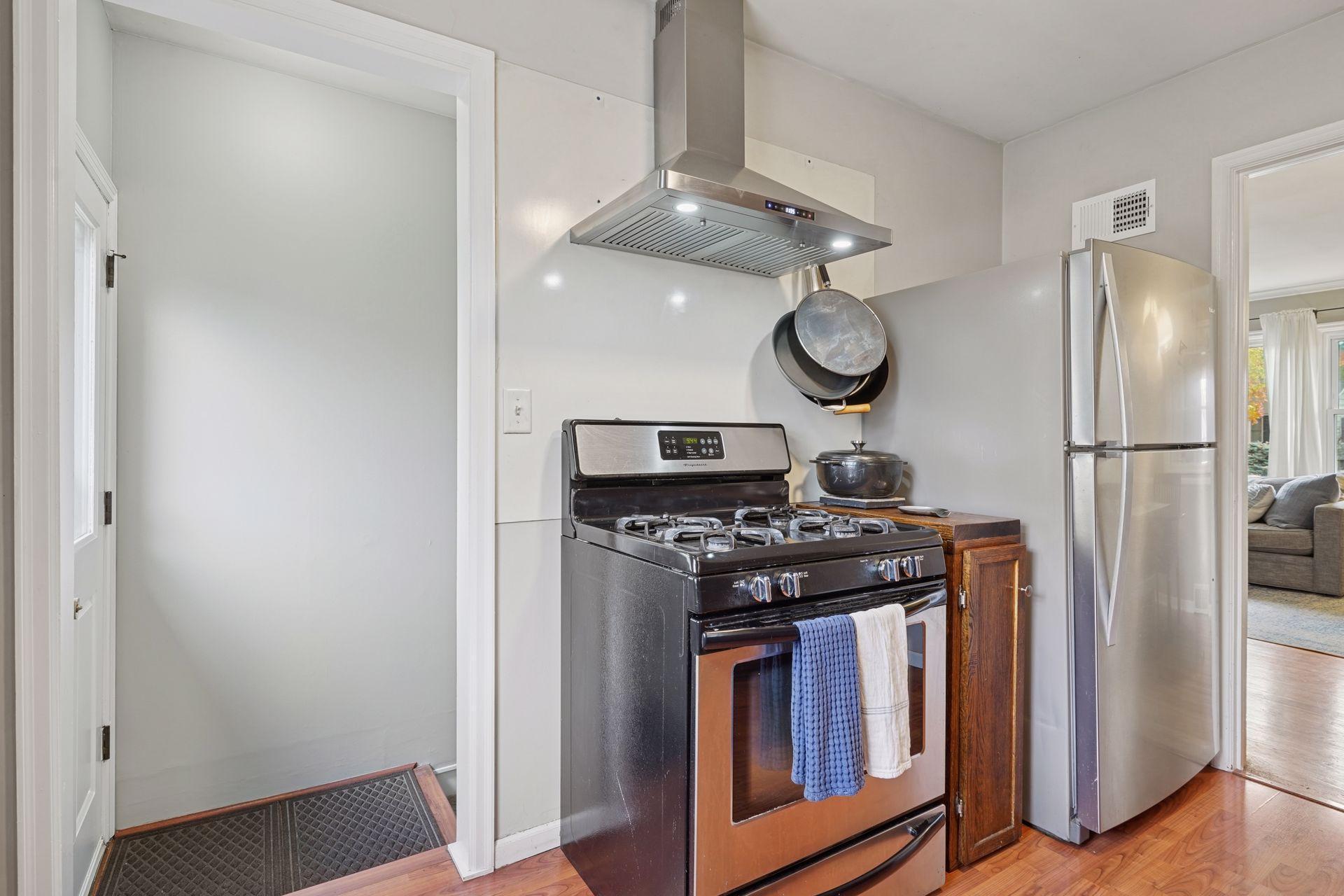 5716 Knox Avenue South - Spacecrafting - 0020.jpg