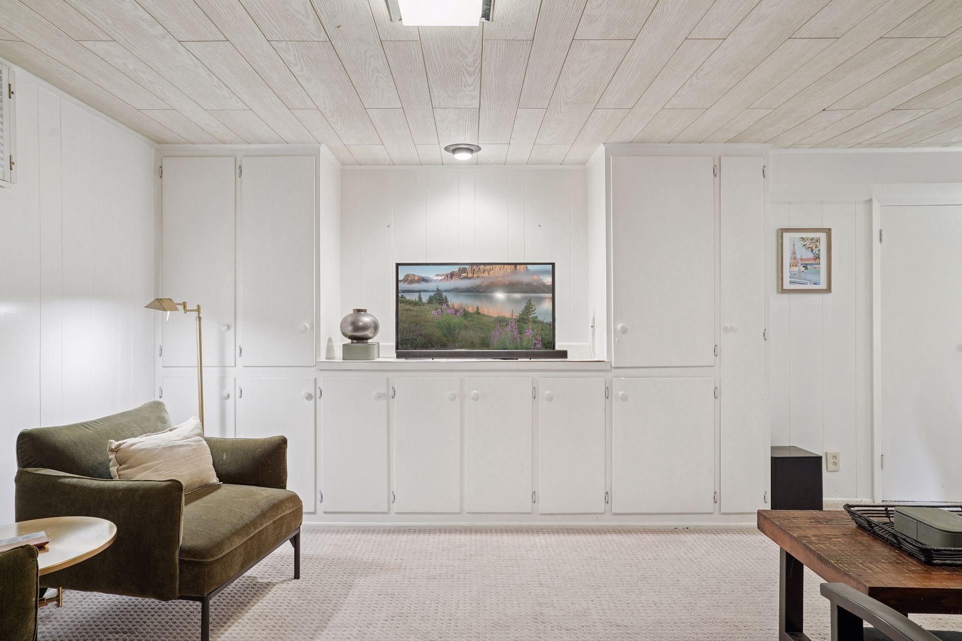 5716 Knox Avenue South - Spacecrafting - 0035.jpg