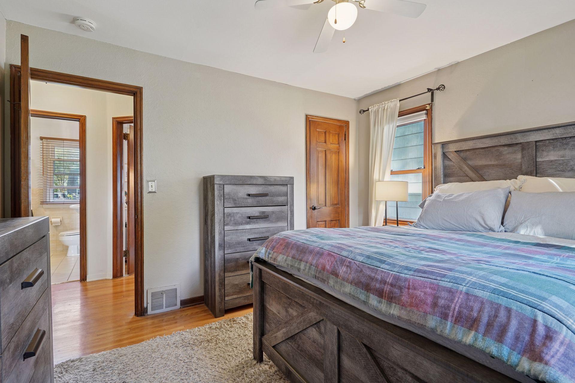 5716 Knox Avenue South - Spacecrafting - 0022.jpg