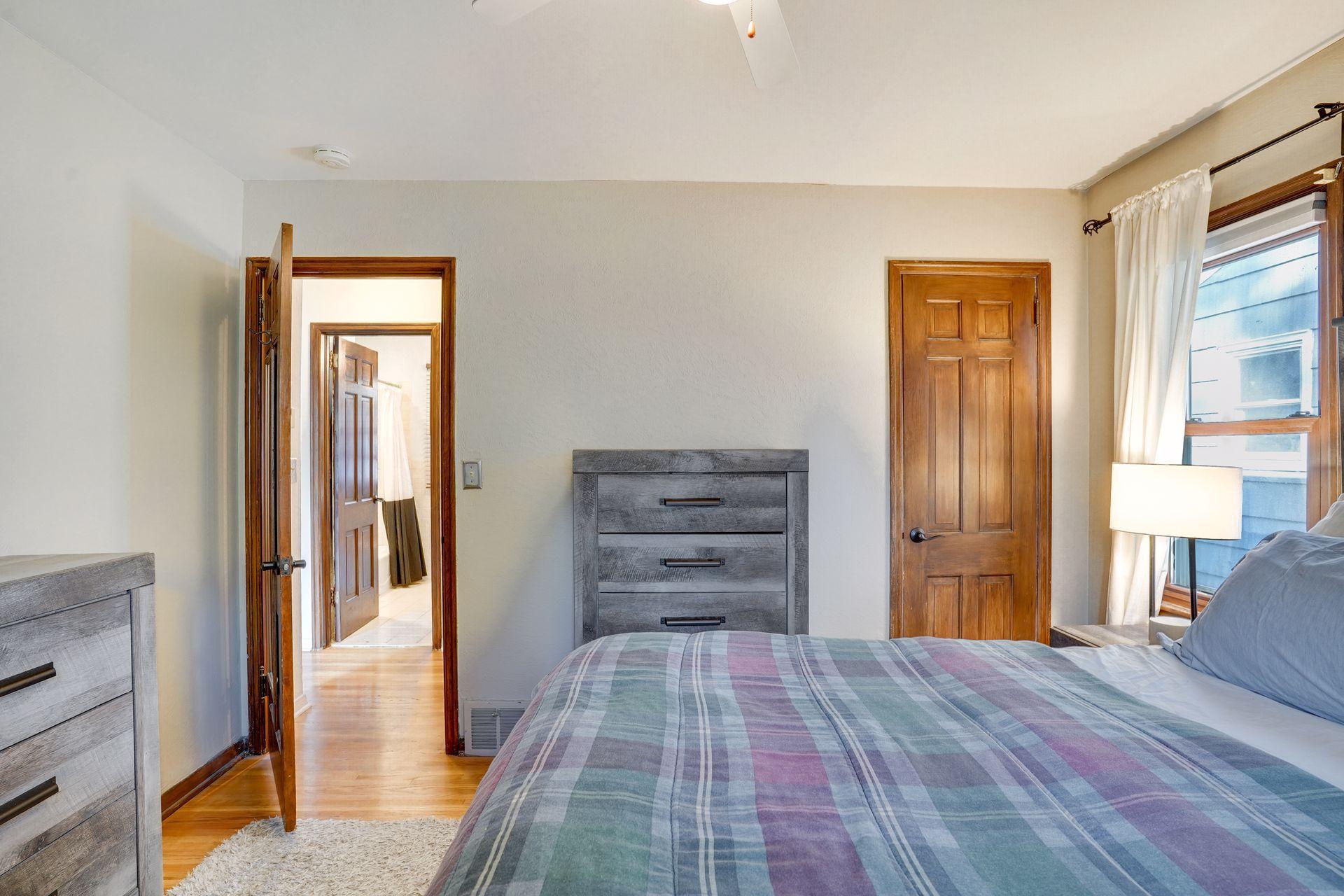 5716 Knox Avenue South - Spacecrafting - 0023.jpg