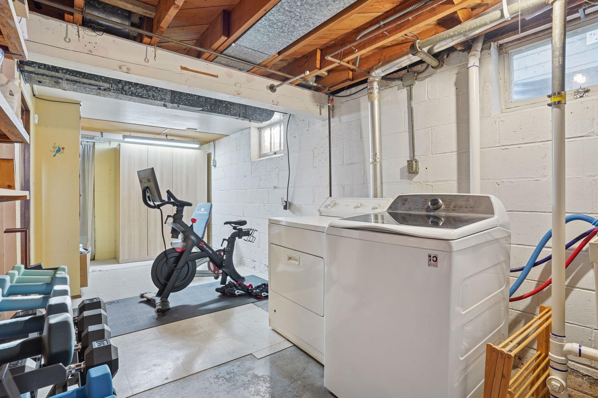 5716 Knox Avenue South - Spacecrafting - 0040.jpg