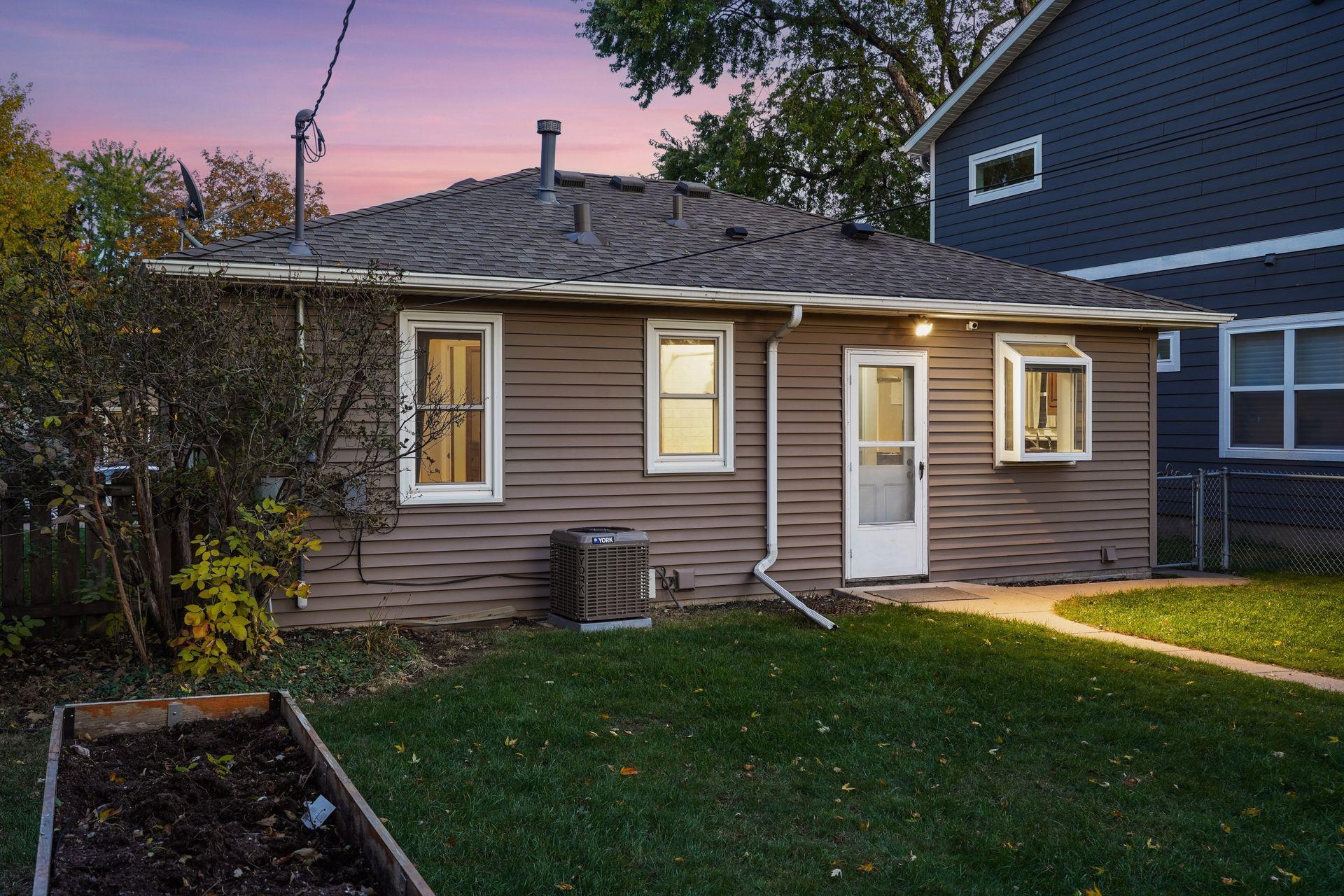 5716 Knox Avenue South - Spacecrafting - 0050.jpg