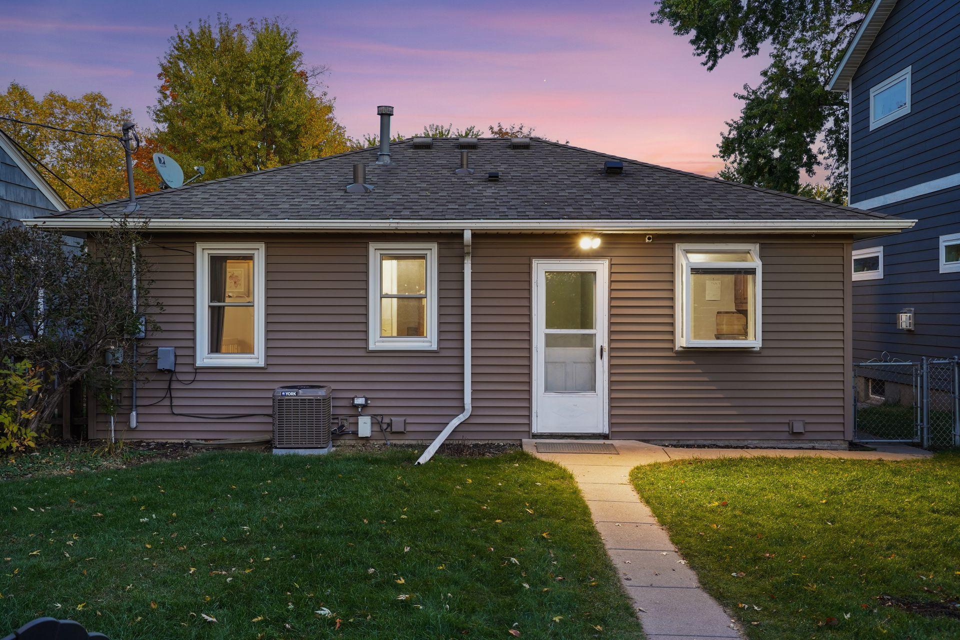 5716 Knox Avenue South - Spacecrafting - 0051.jpg