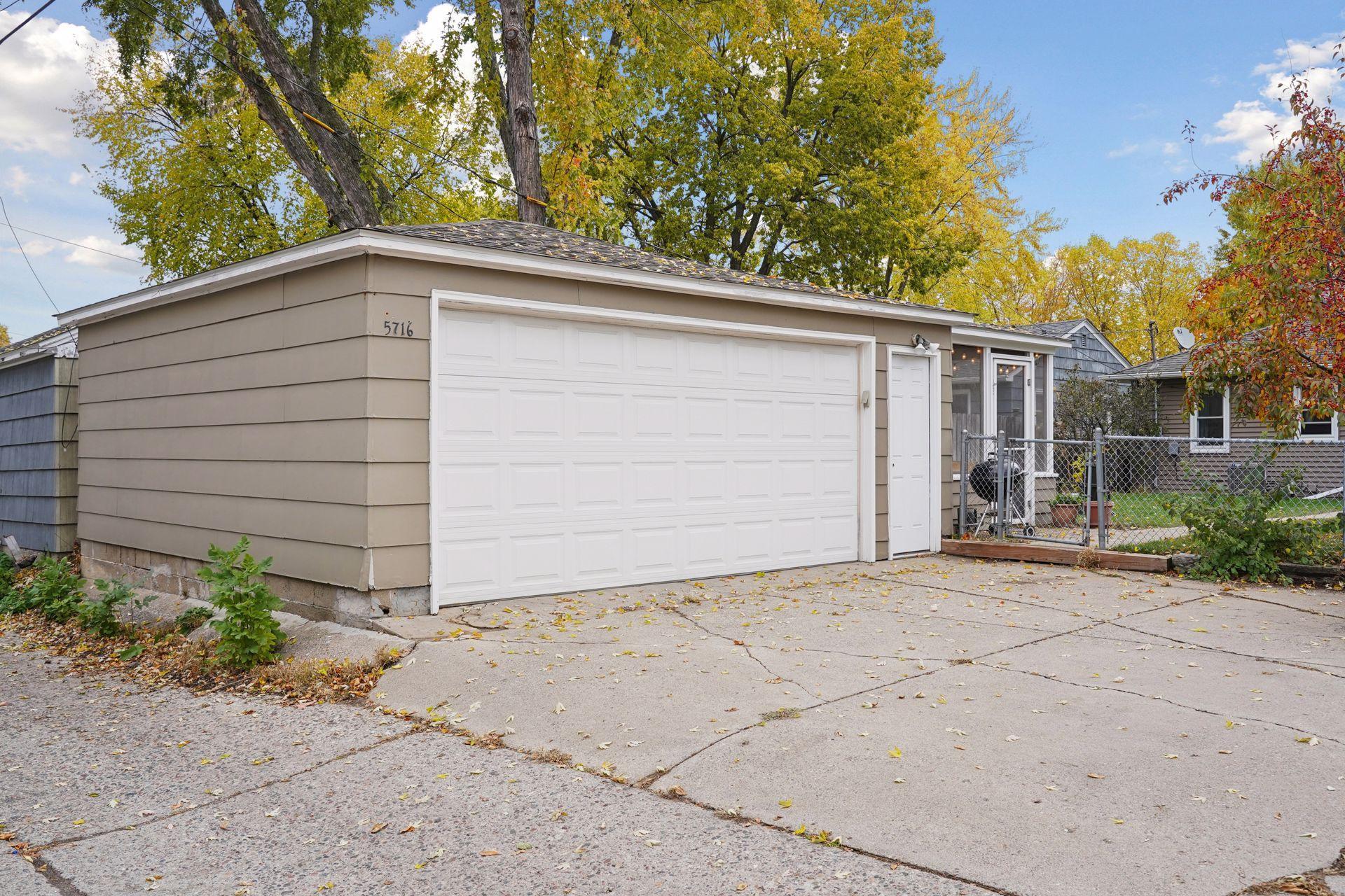 5716 Knox Avenue South - Spacecrafting - 0056.jpg