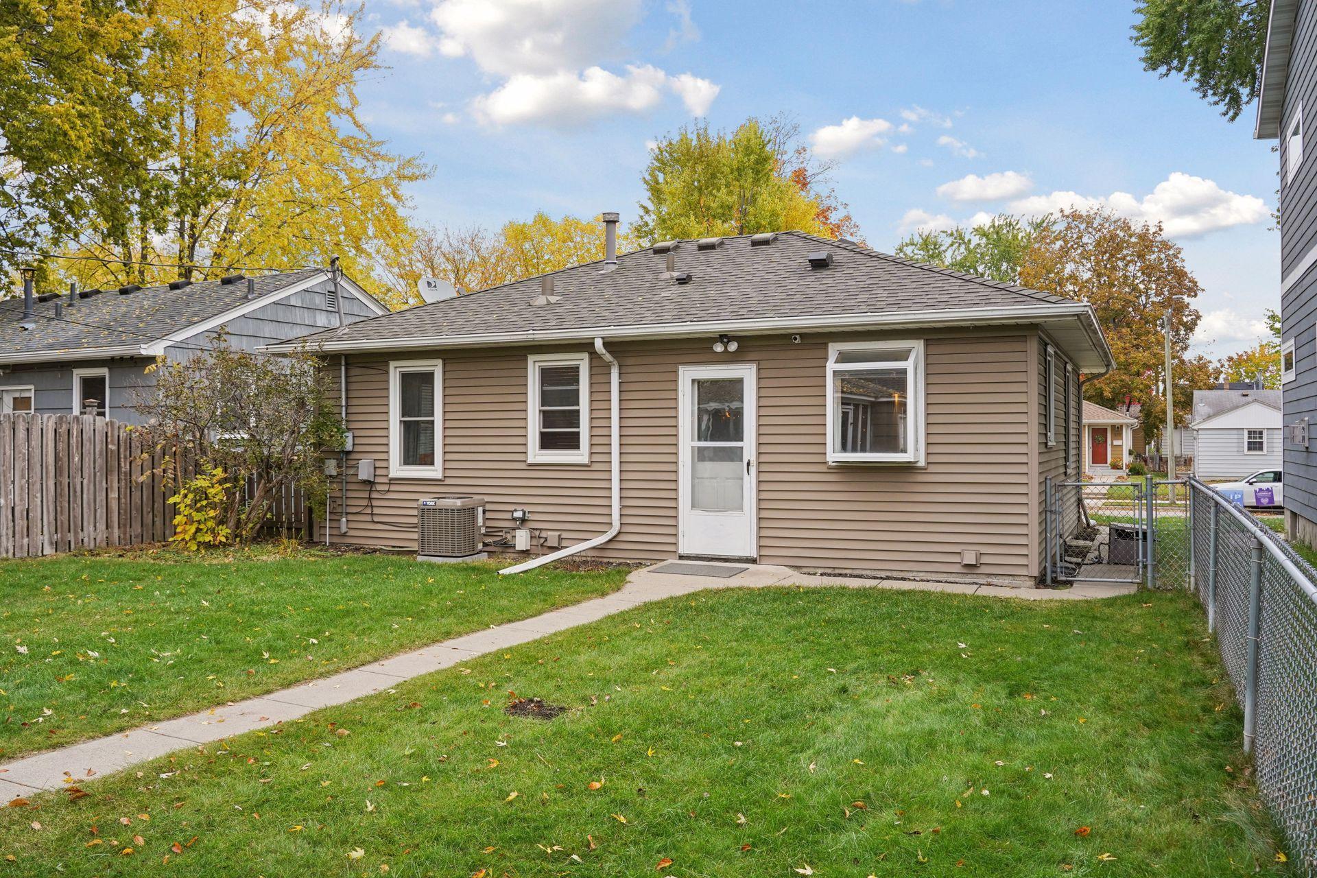 5716 Knox Avenue South - Spacecrafting - 0041.jpg