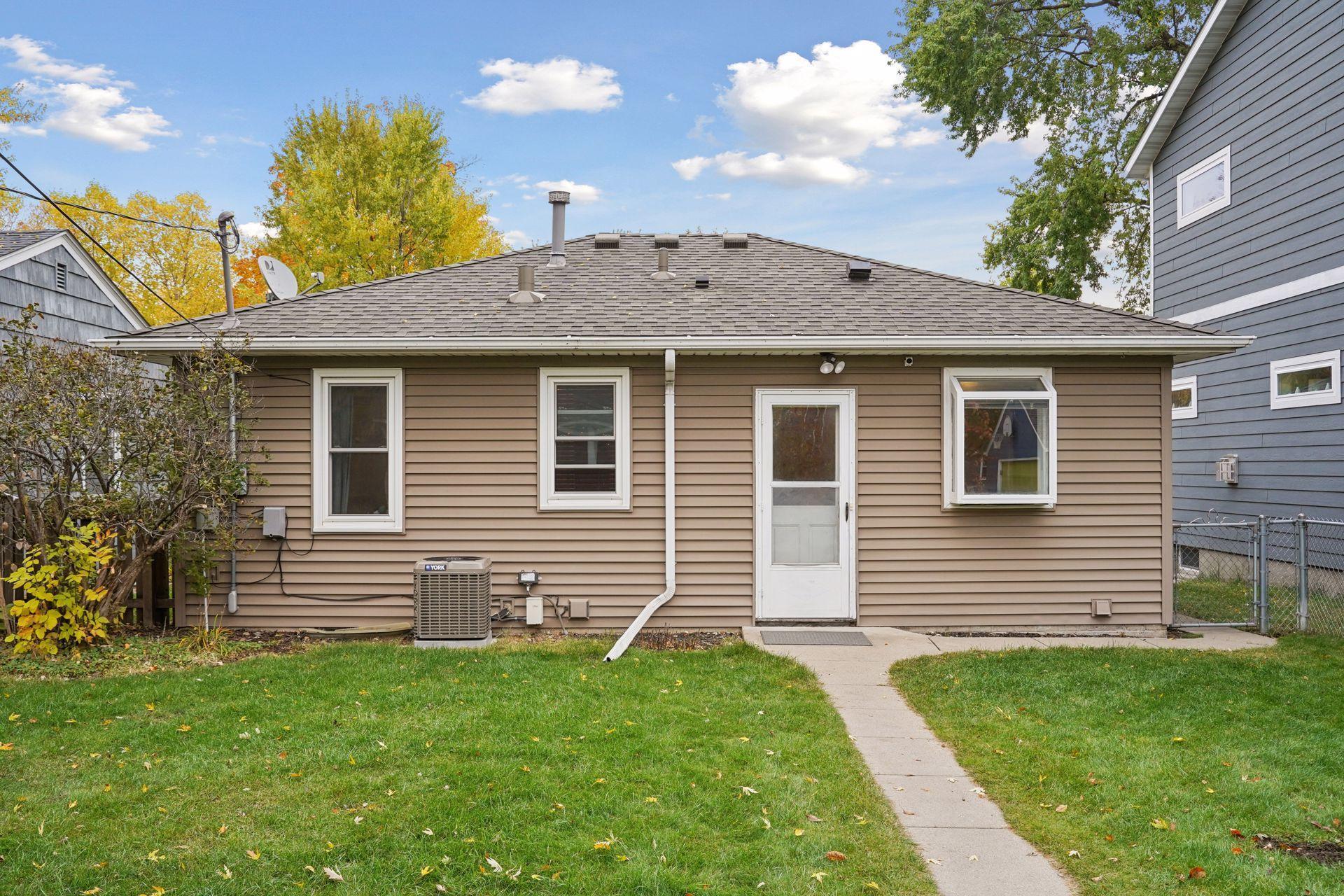 5716 Knox Avenue South - Spacecrafting - 0054.jpg