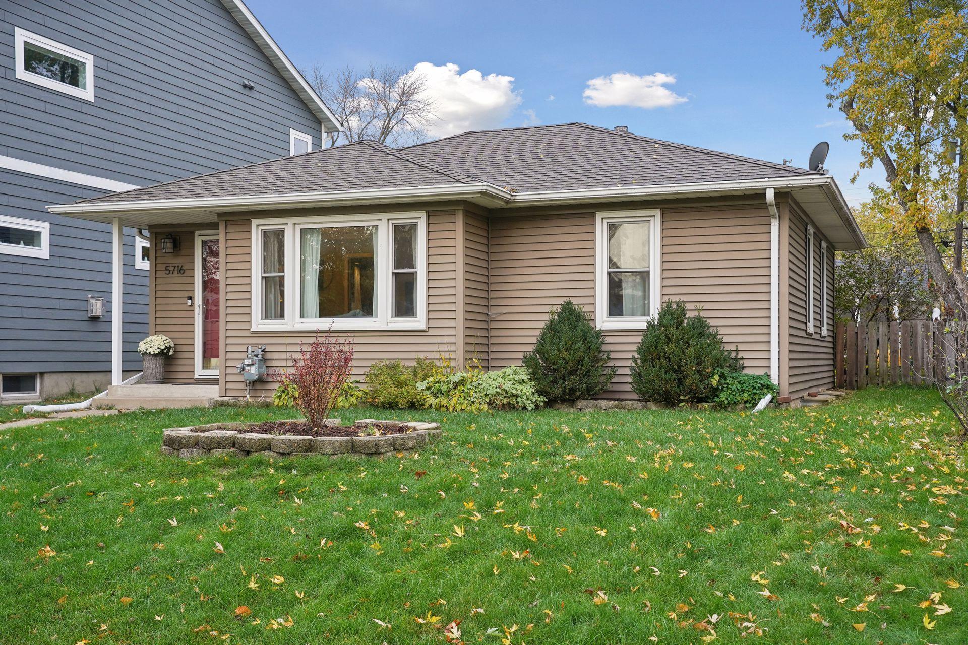 5716 Knox Avenue South - Spacecrafting - 0006.jpg