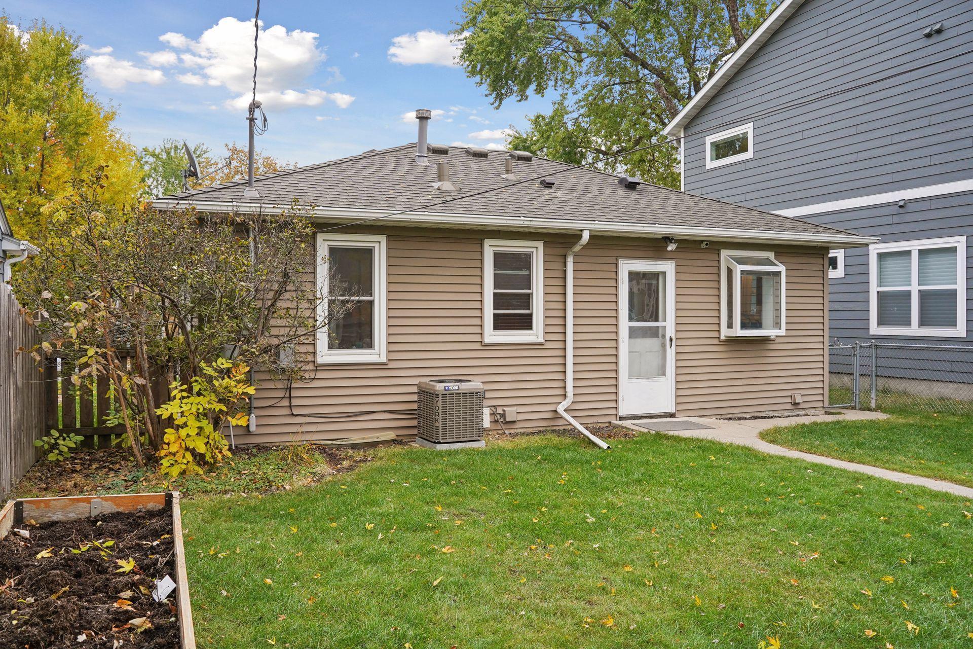 5716 Knox Avenue South - Spacecrafting - 0055.jpg