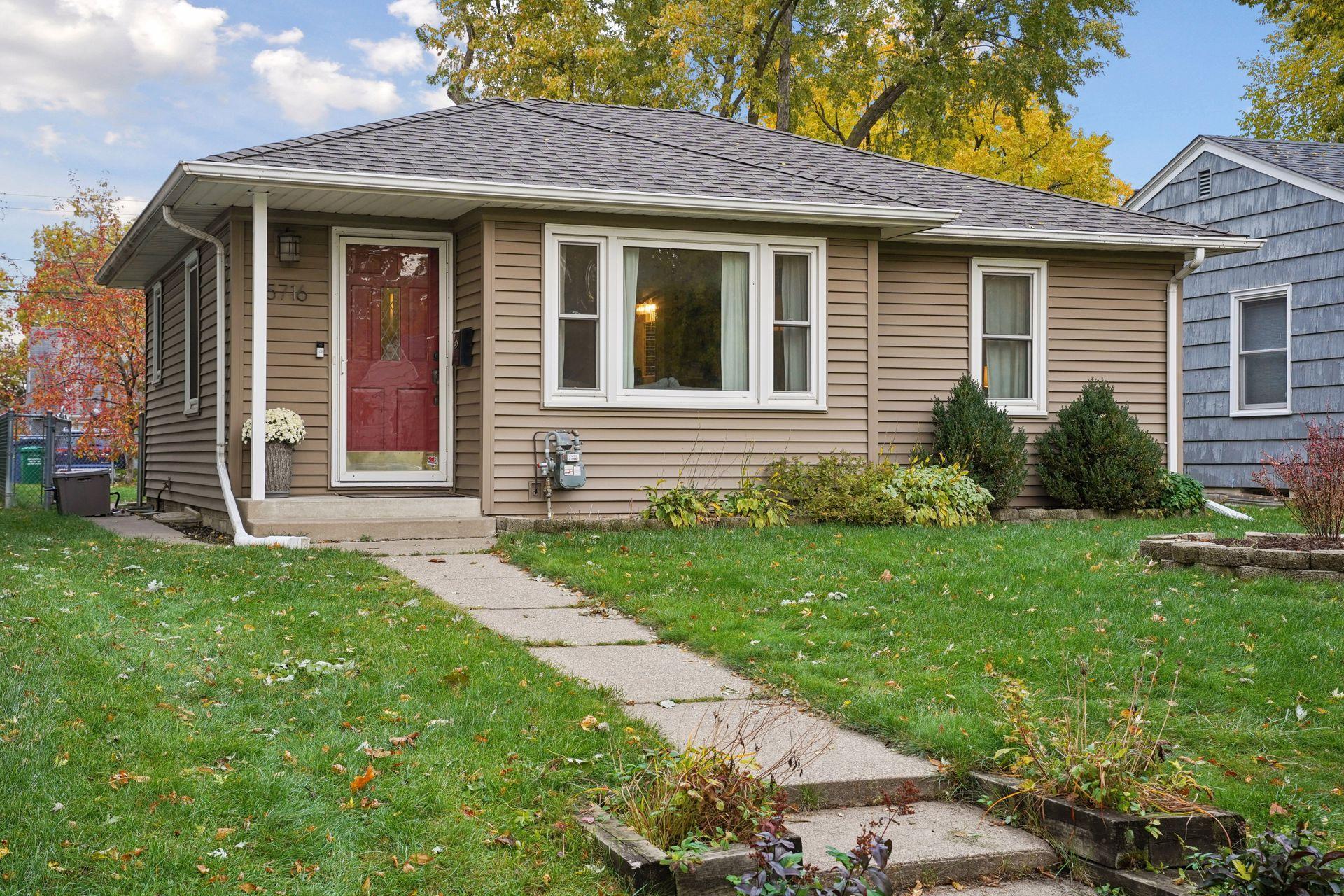 5716 Knox Avenue South - Spacecrafting - 0005.jpg