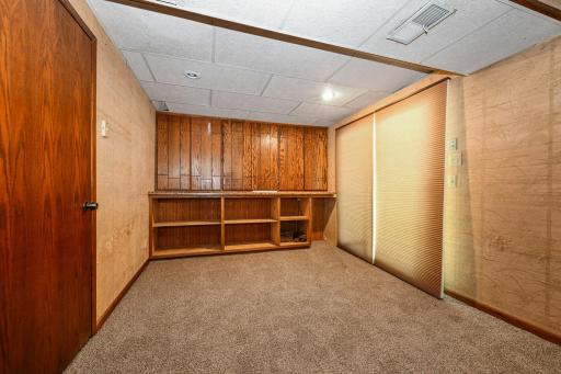 19-web-or-mls-6215 Cavell Ave N 019Full.jpg
