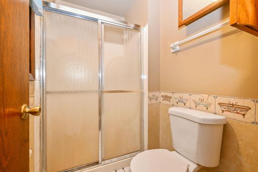 14-web-or-mls-6215 Cavell Ave N 014Full.jpg