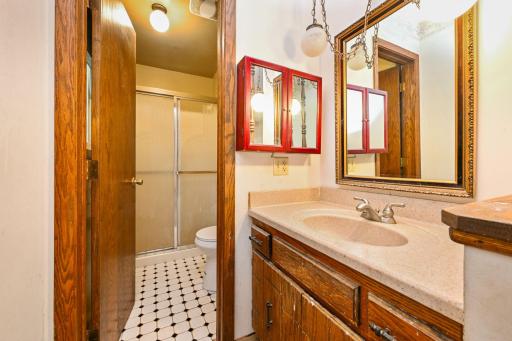 13-web-or-mls-6215 Cavell Ave N 013Full.jpg