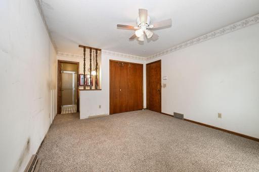 12-web-or-mls-6215 Cavell Ave N 012Full.jpg