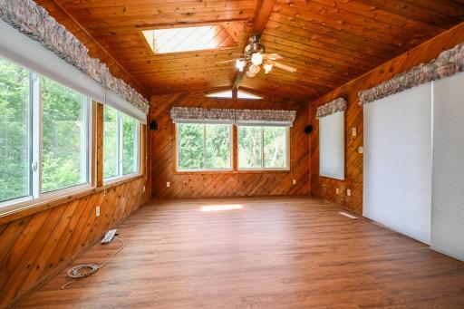 10-web-or-mls-6215 Cavell Ave N 010Full.jpg