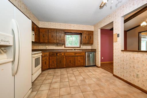 9-web-or-mls-6215 Cavell Ave N 009Full.jpg
