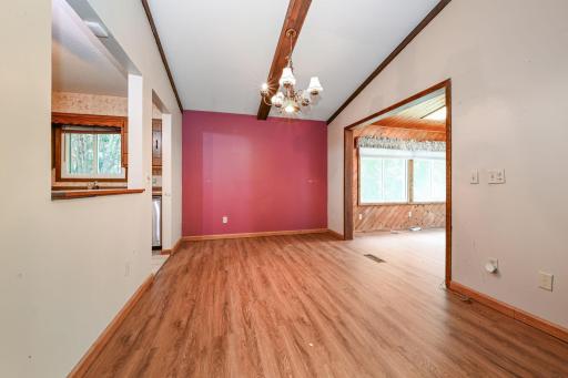 6-web-or-mls-6215 Cavell Ave N 006Full.jpg