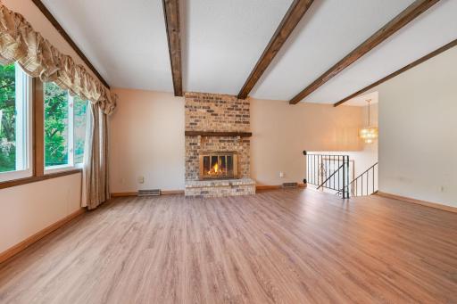 4-web-or-mls-6215 Cavell Ave N 004Full.jpg