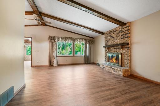 3-web-or-mls-6215 Cavell Ave N 003Full.jpg