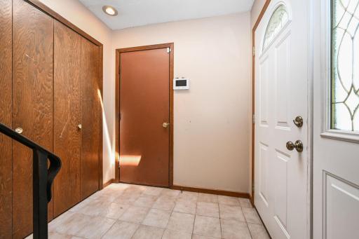 2-web-or-mls-6215 Cavell Ave N 002Full.jpg
