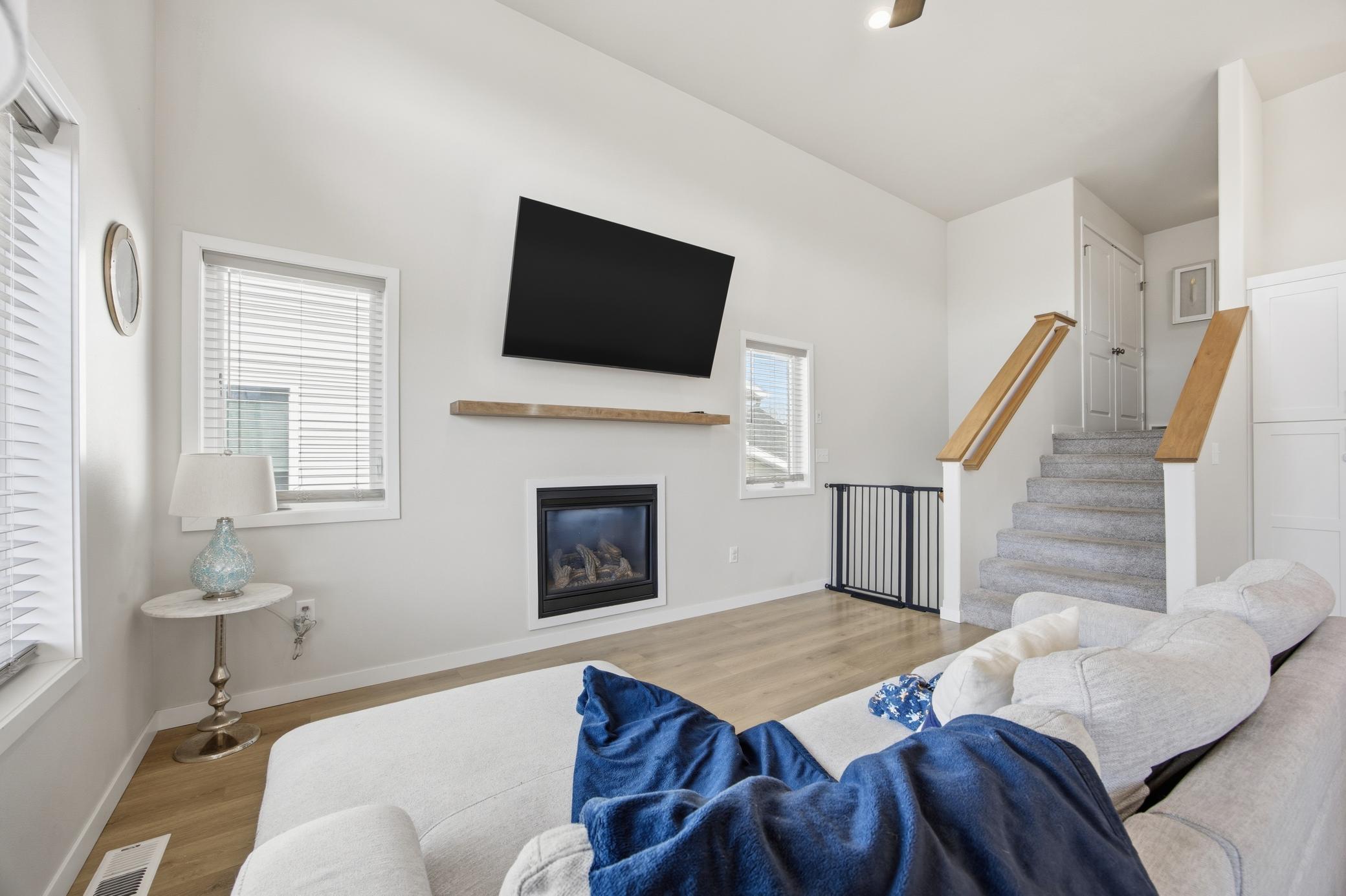 Living Room w/ Gas Fireplace