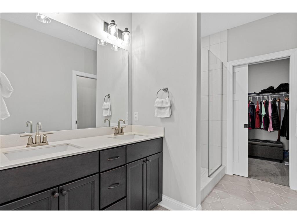 Primary bath with double vanity and walk in closet