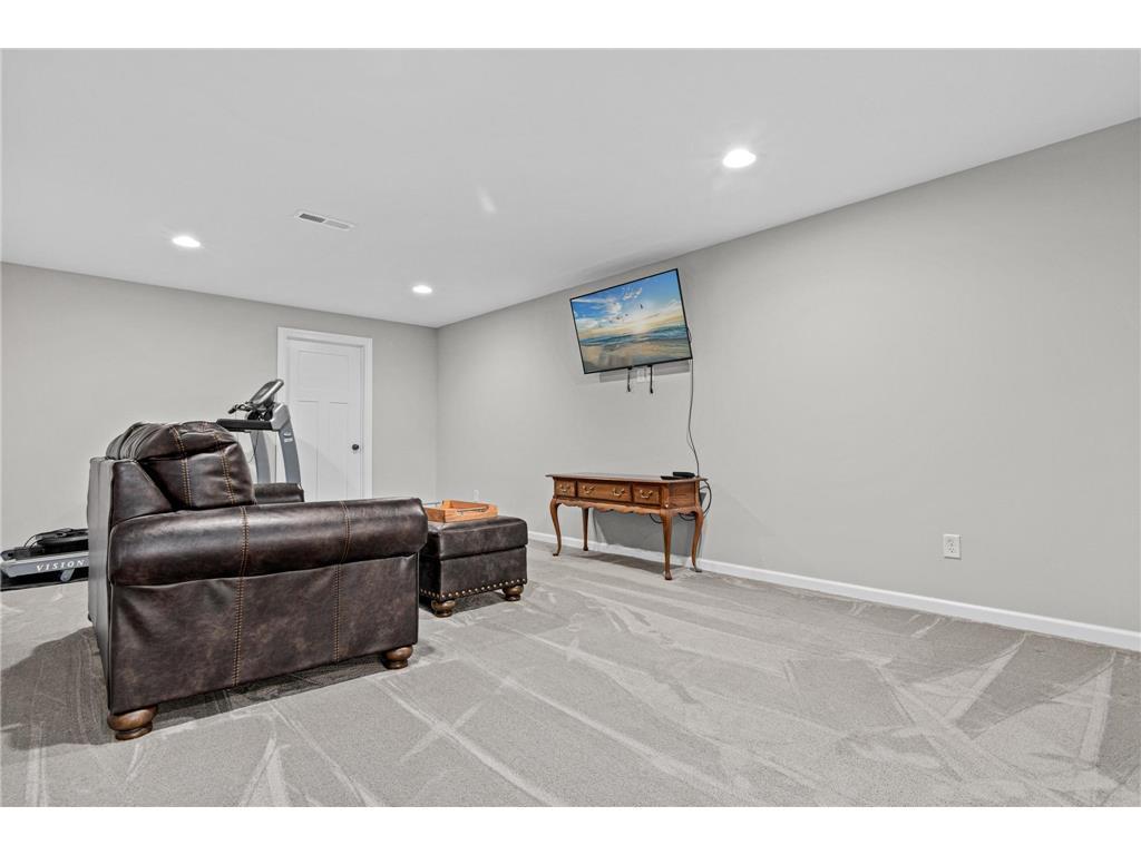 Bonus room for fitness or study