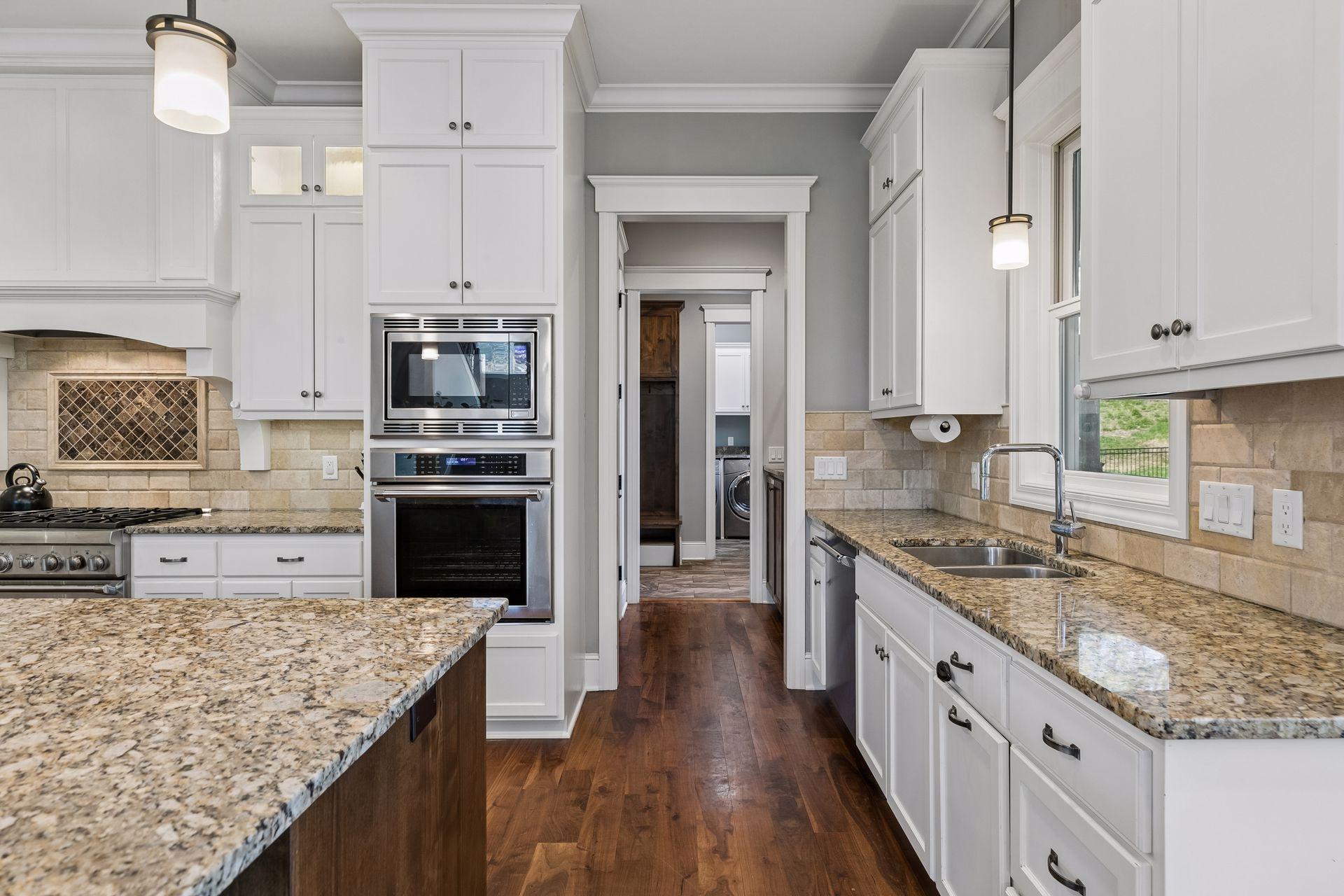 Double Oven, Commercial grade appliances