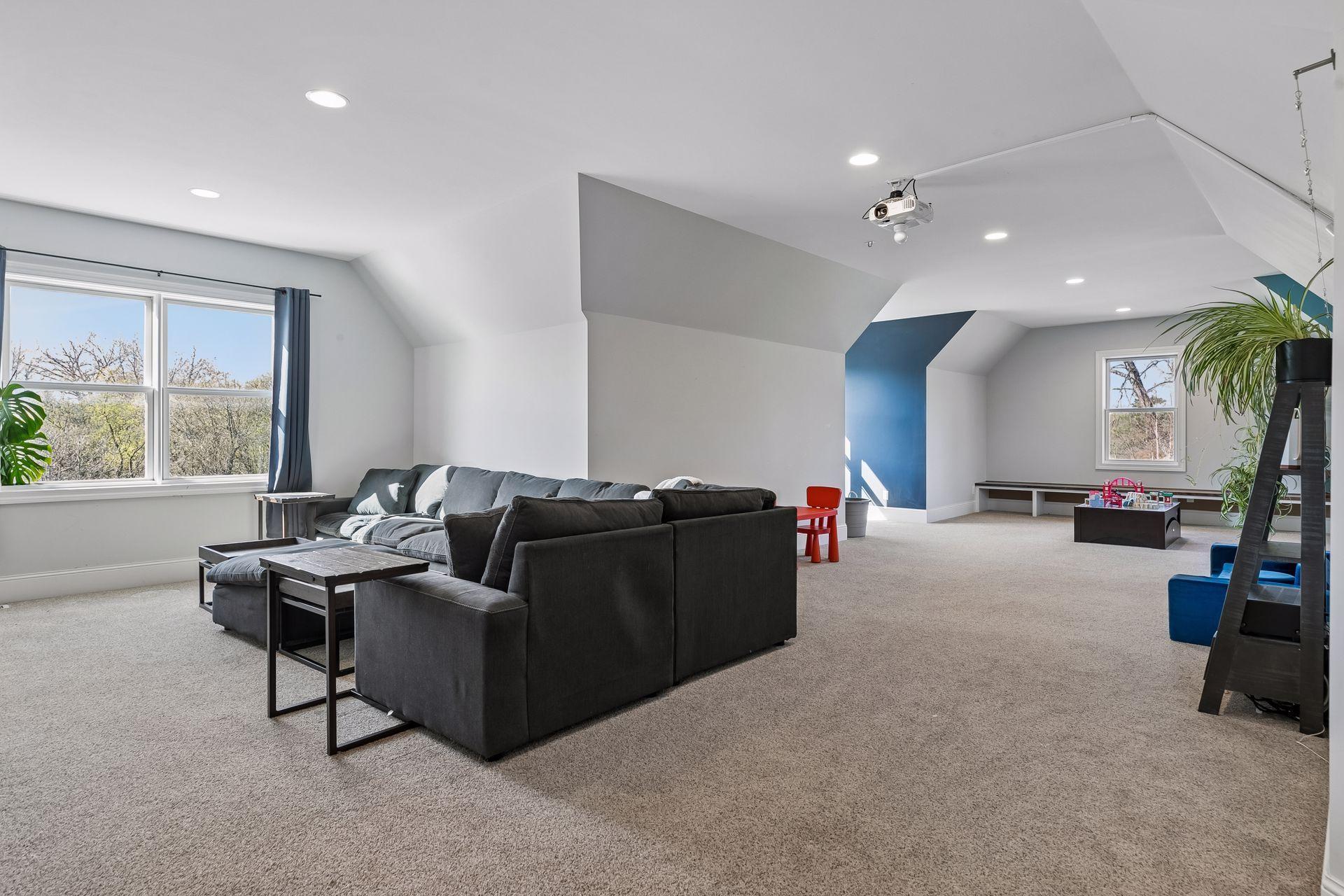 HUGE bonus room upstairs for 6th bedroom or Studio, 2nd office