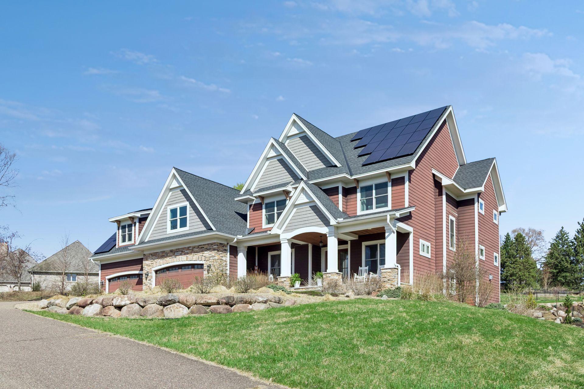 6,000+ sq ft, 5 bed/ 5 bath home