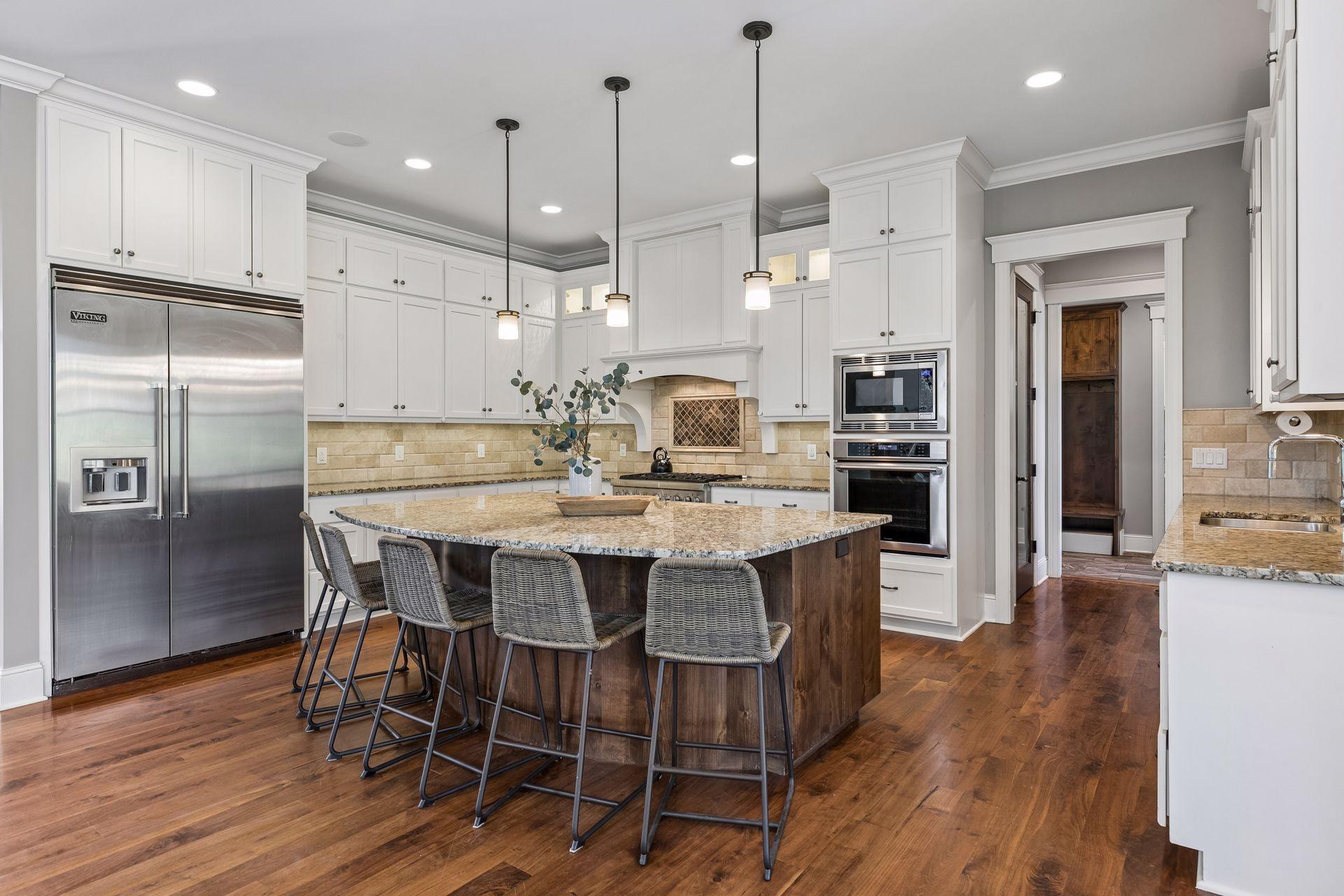 Huge island perfect for entertaining