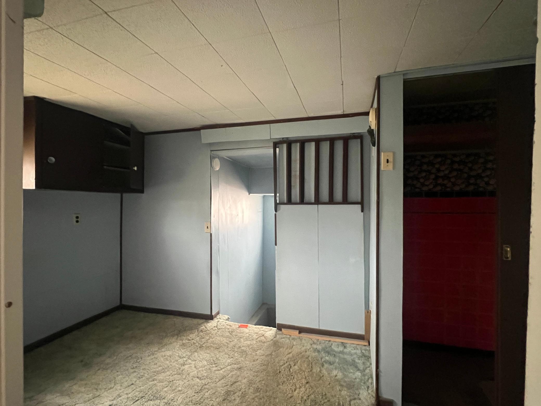 13 bedroom.JPG