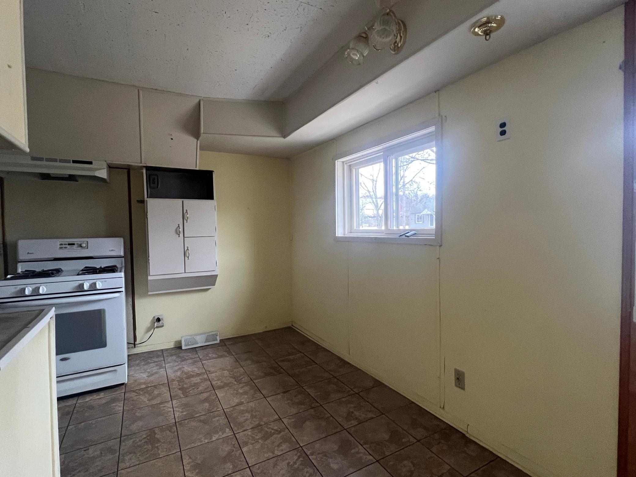 11 dining area.JPG
