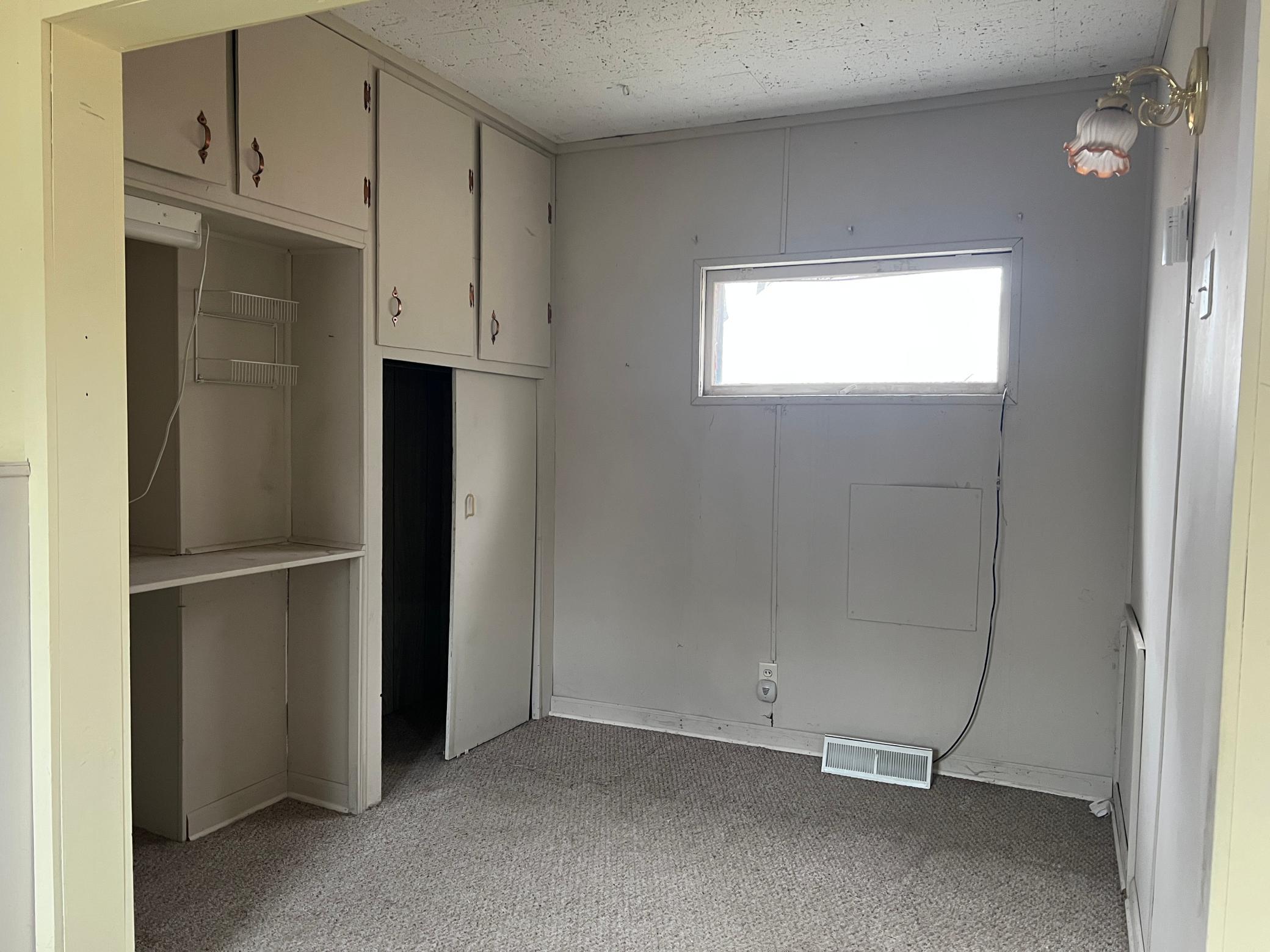12 bedroom.JPG