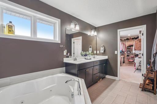 5928 Pinnacle Circle NE, Prior Lake, MN 55372