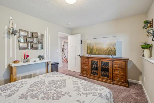 5928 Pinnacle Circle NE, Prior Lake, MN 55372