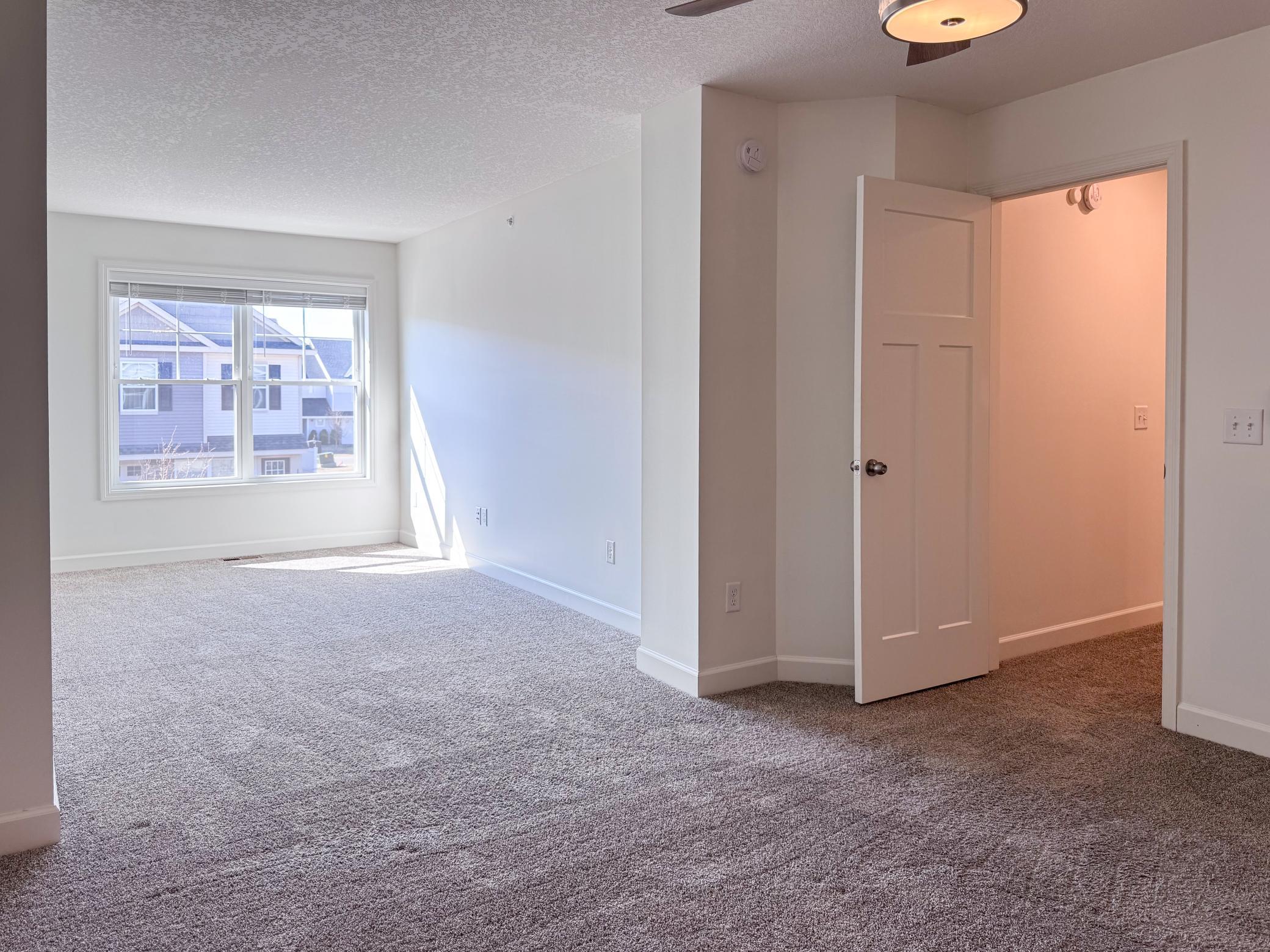 Huge primary bedroom