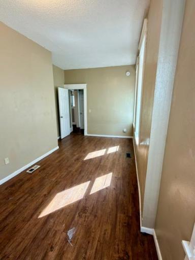 687 Aurora Avenue, Saint Paul, MN 55104