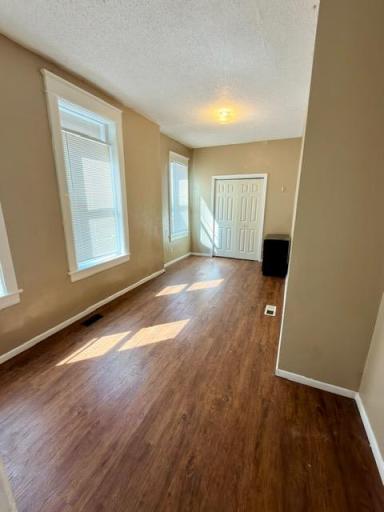 687 Aurora Avenue, Saint Paul, MN 55104