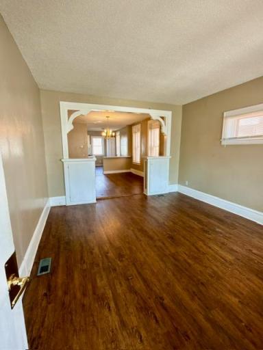 687 Aurora Avenue, Saint Paul, MN 55104