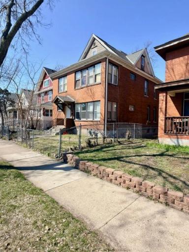 687 Aurora Avenue, Saint Paul, MN 55104