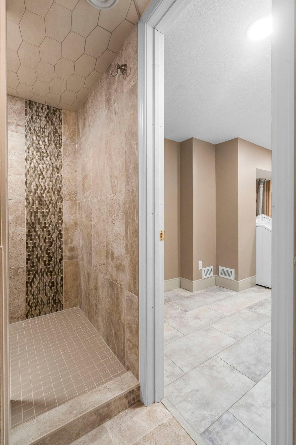 41-web-or-mls-7849 Monroe St NE-237.jpg